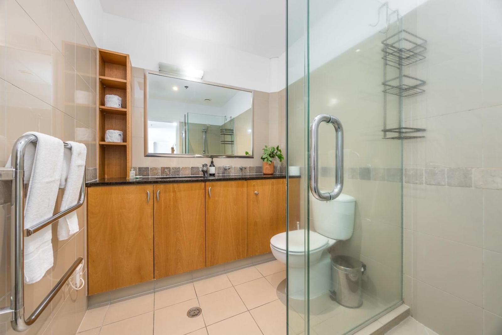 오클랜드 Beautiful Renovated 2 X Bdrm,Perfect Location 아파트 외부 사진